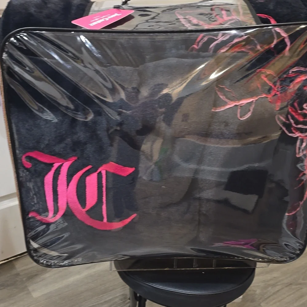 Juicy Couture Home 5-PC 3D Rose Faux Fur Bedding Set